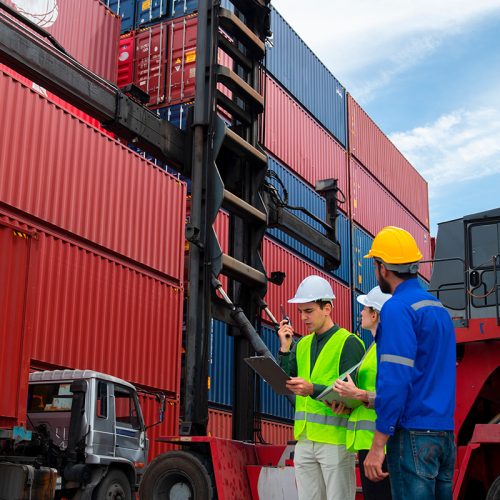 foreman-engineer-man-control-loading-containers-bo-P7CHKC6a.jpg